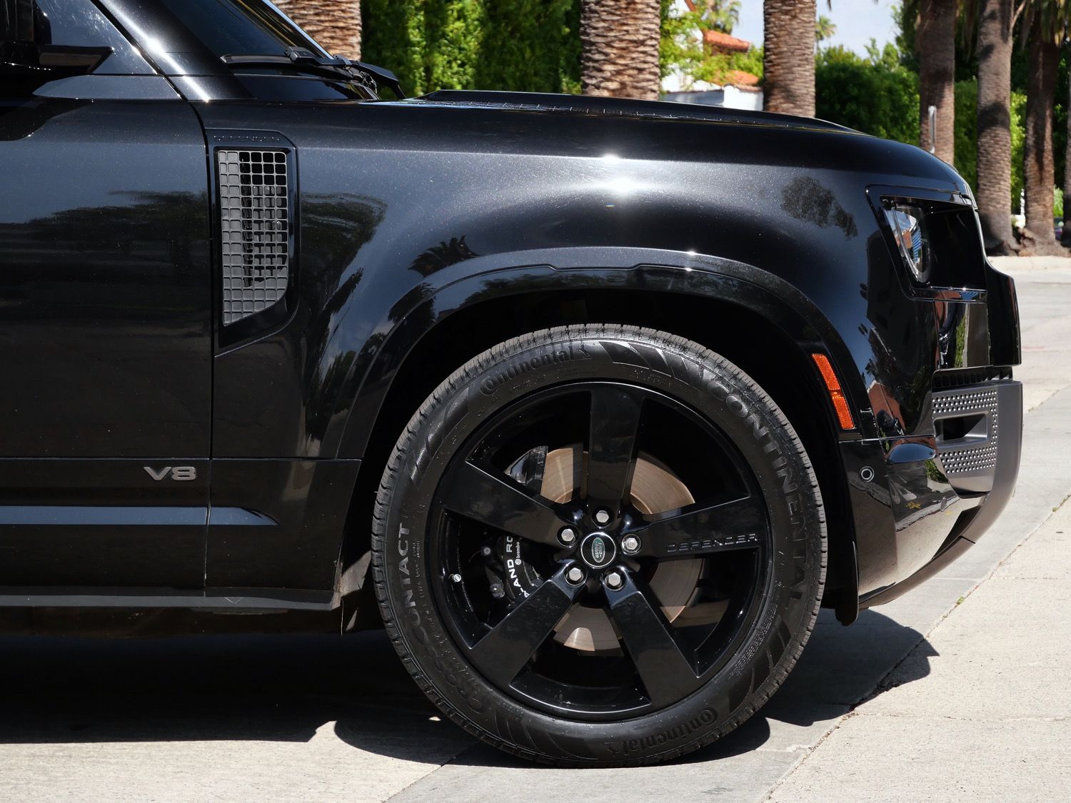 2024 Land Rover Defender 110 V8 photo 3