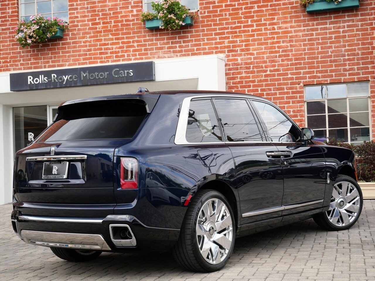 2025 Rolls Royce Cullinan RR photo 2