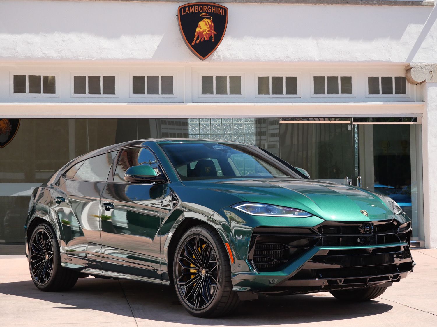 2026 Lamborghini Urus SE's photo