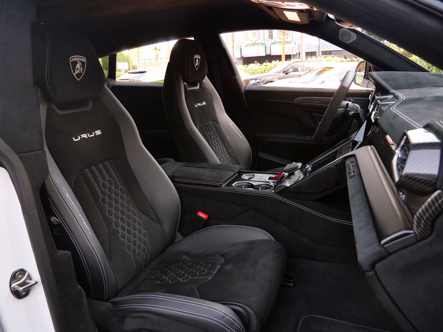 2024 Lamborghini Urus Performante photo 3