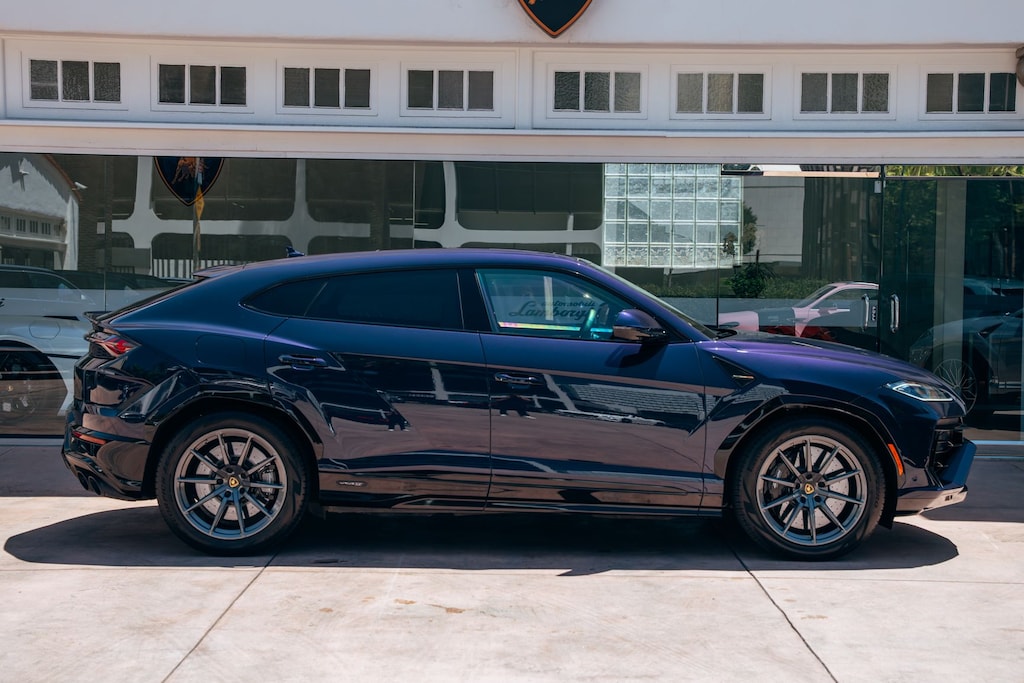 Used 2025 Lamborghini Urus SE SUV