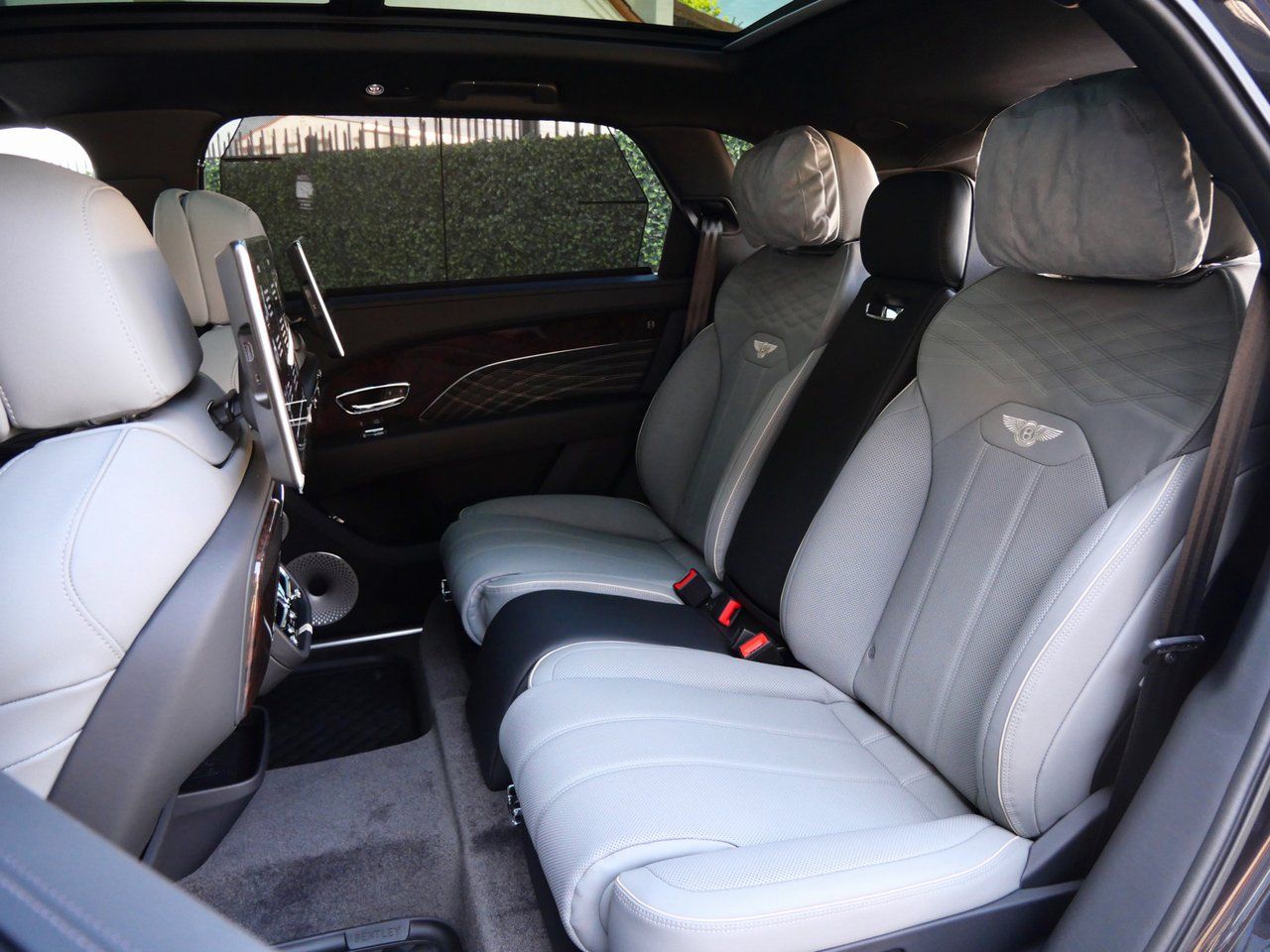 2025 Bentley Bentayga Mulliner - Photo 26