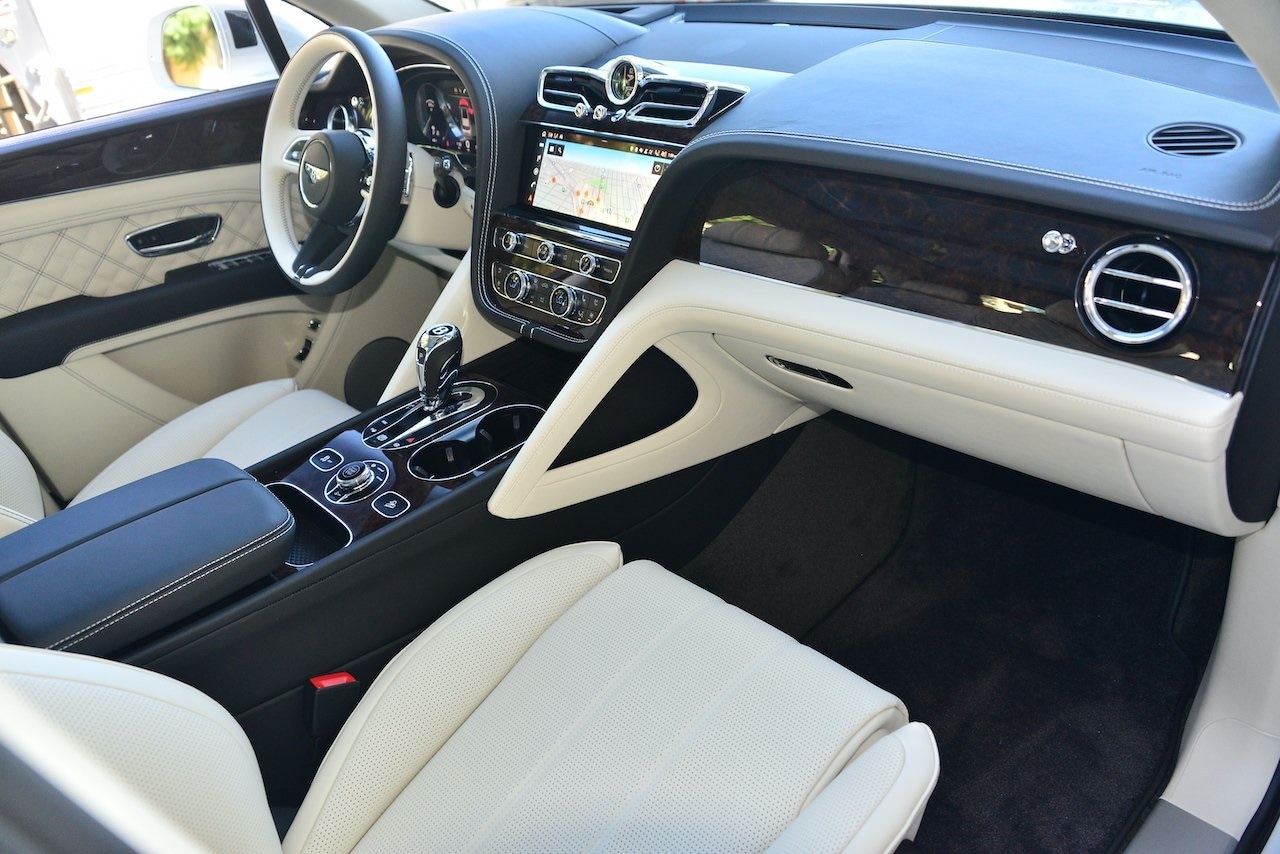 2022 Bentley Bentayga V8 photo 4