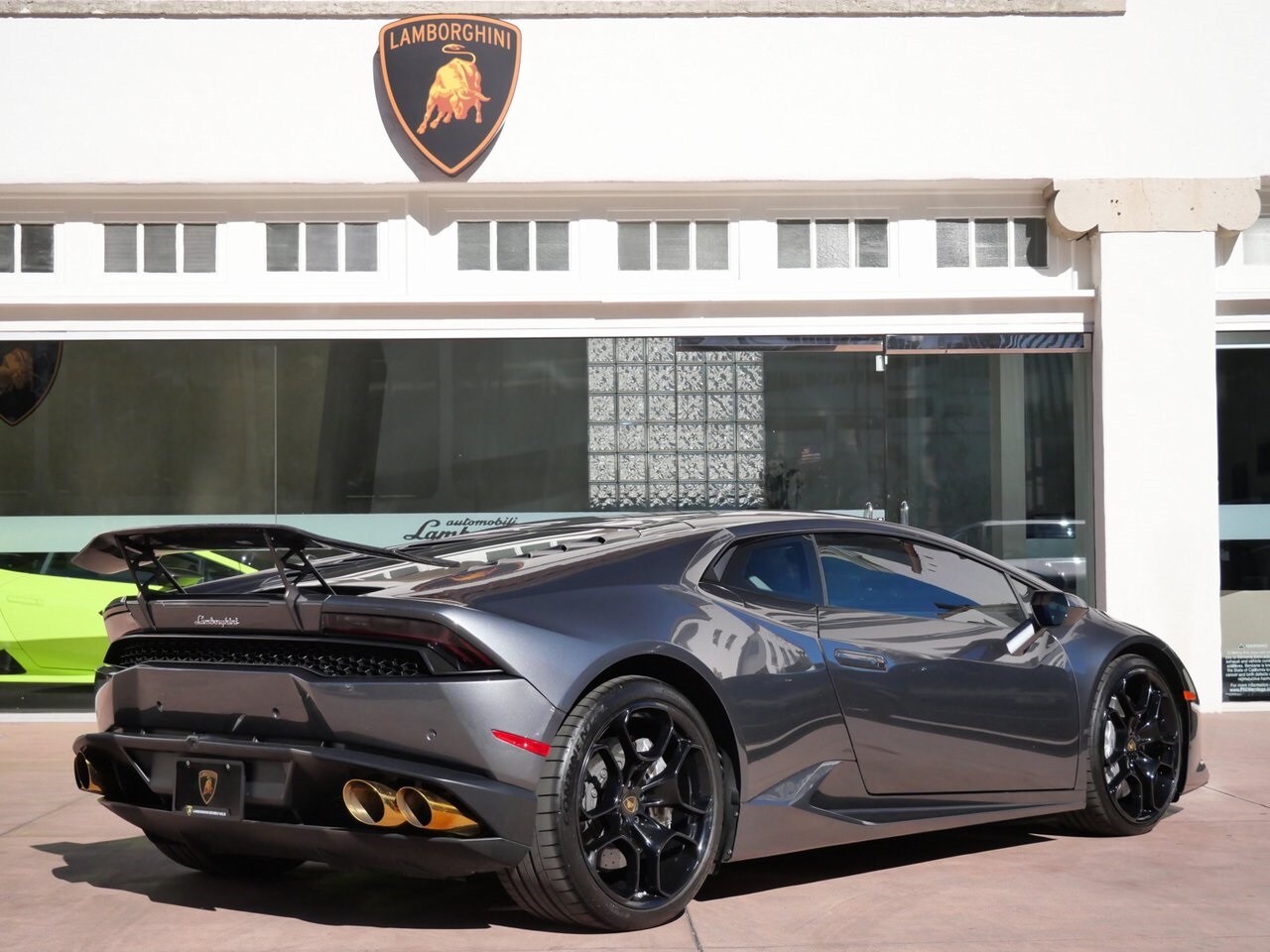 2015 Lamborghini Huracan Coupe photo 3
