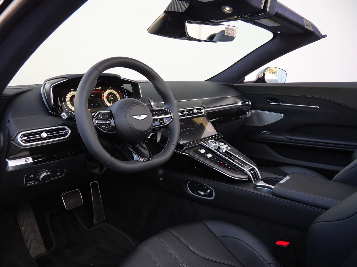 2026 Aston Martin Vantage Roadster photo 3