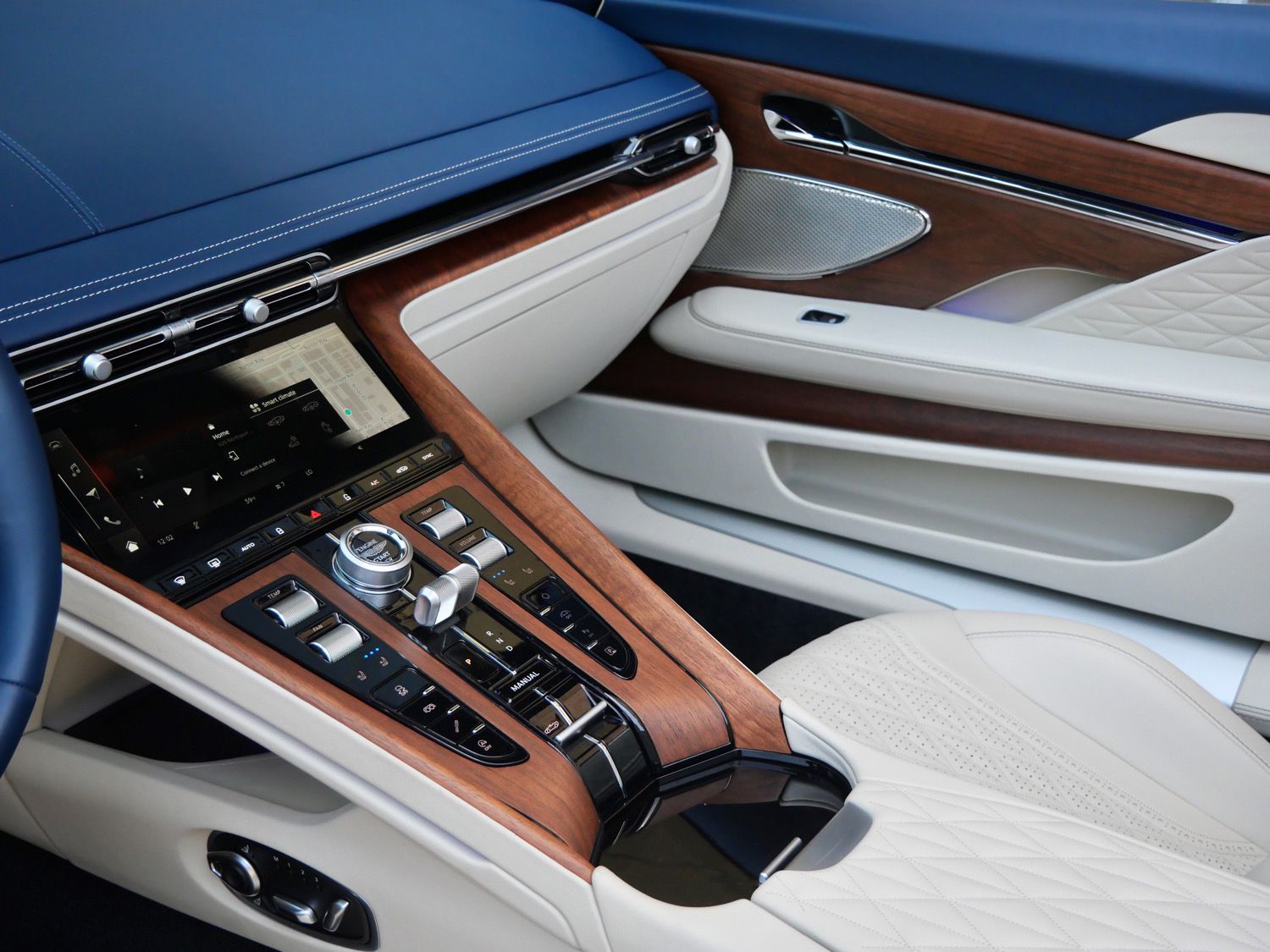 2025 Aston Martin DB12 Base - Photo 10