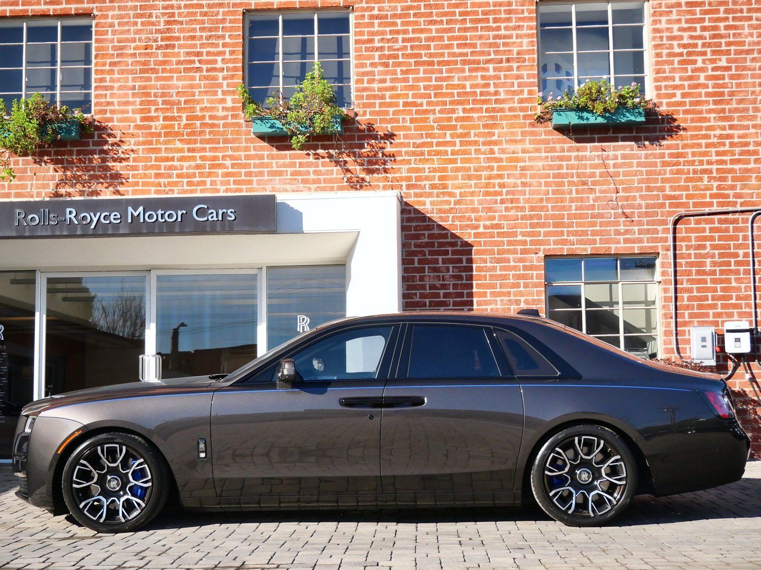 2023 Rolls-Royce Black Badge Ghost . photo 2