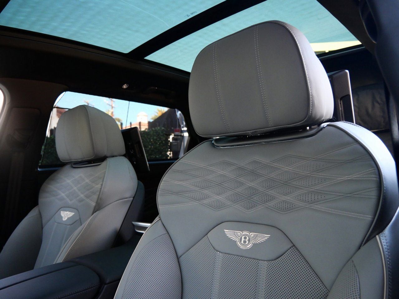 2025 Bentley Bentayga Mulliner - Photo 19