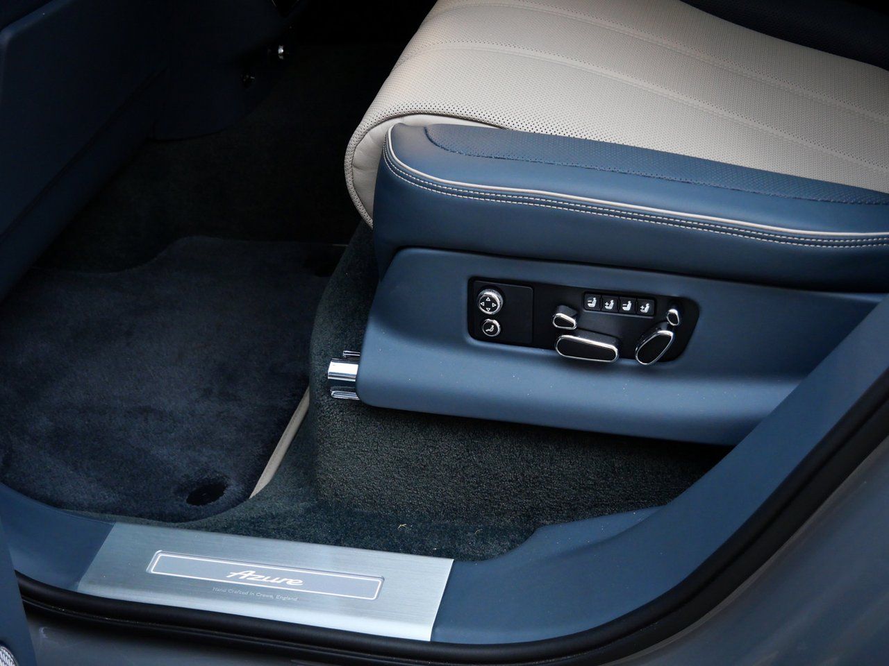 2025 Bentley Bentayga - Photo 20