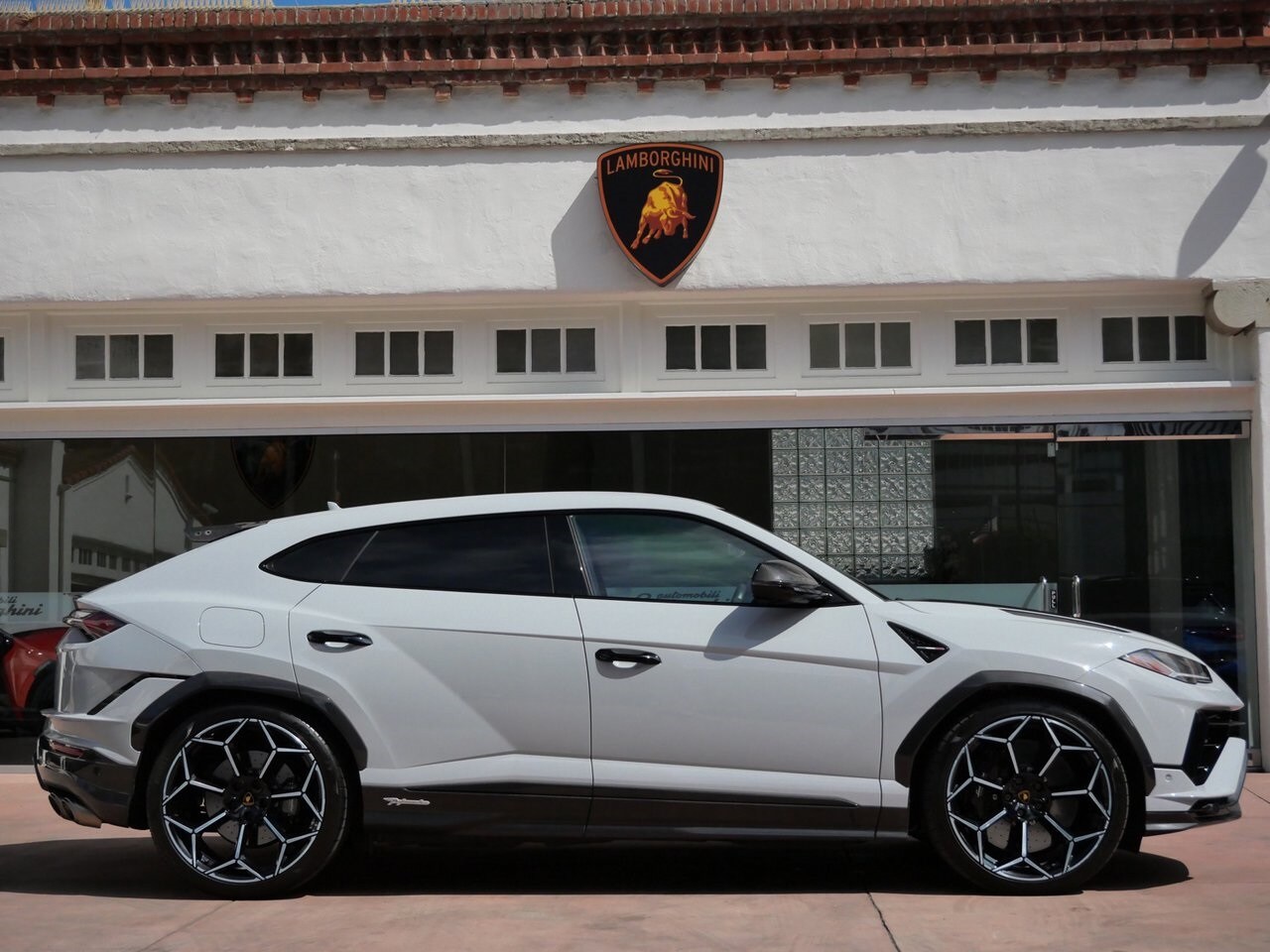 2024 Lamborghini Urus Performante photo 2