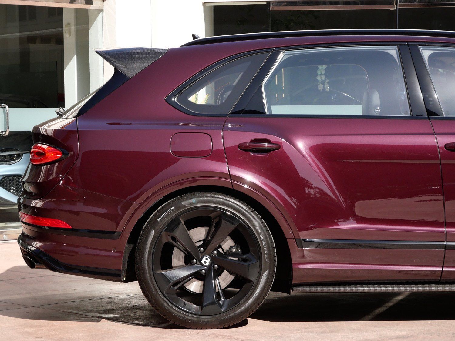 2022 Bentley Bentayga V8 photo 3