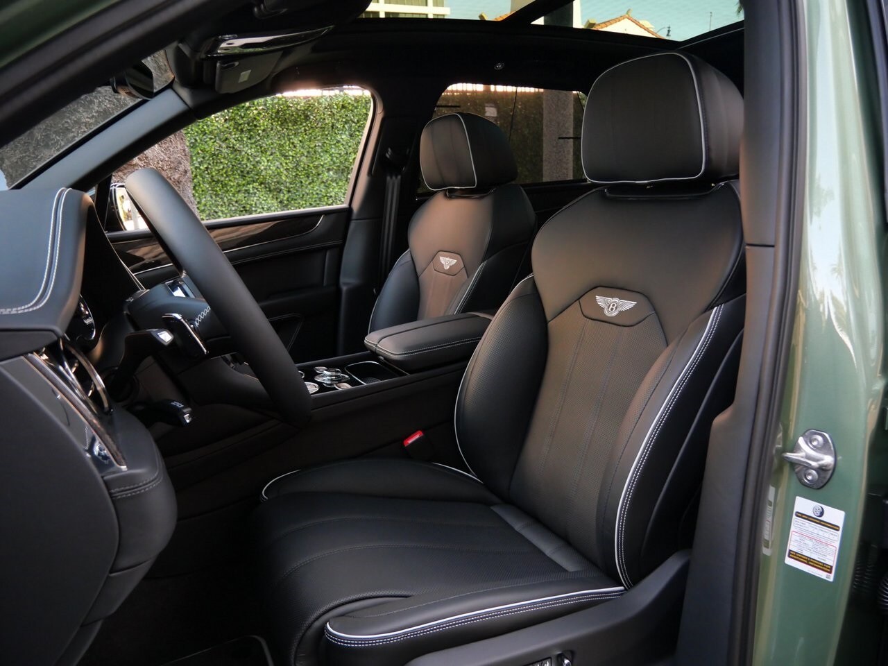 2025 Bentley Bentayga S photo 2