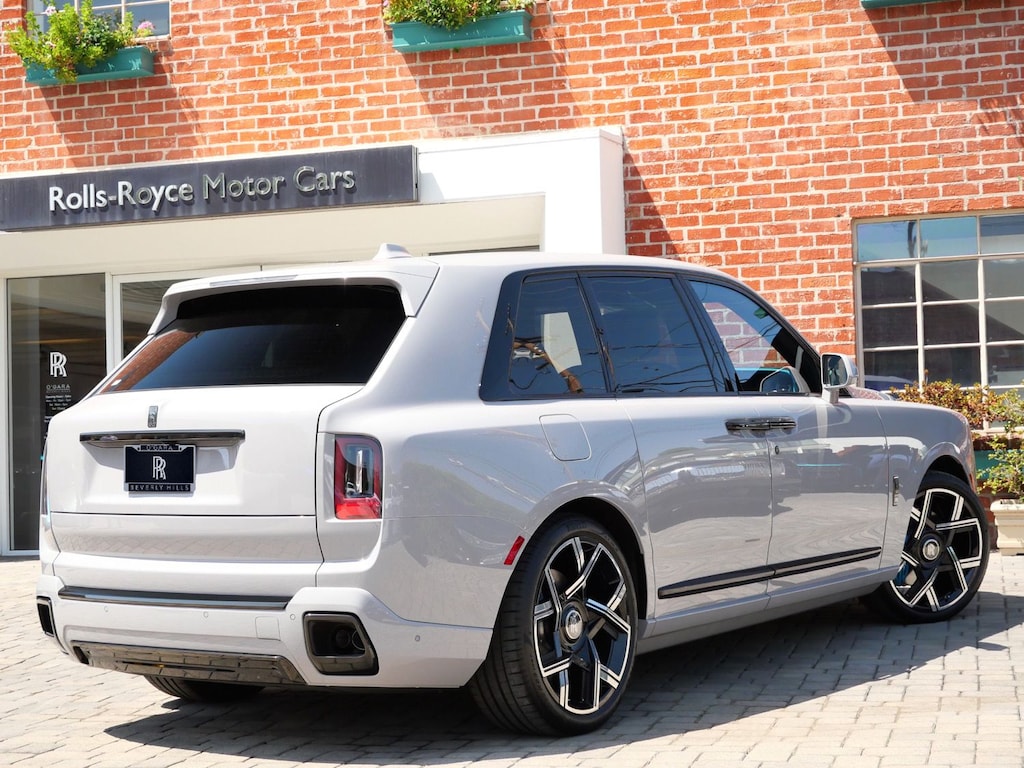 New 2027 Rolls-Royce Black Badge Cullinan . SUV