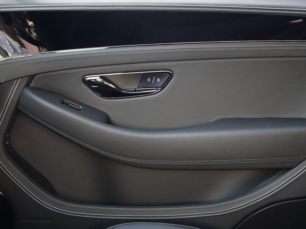 2025 Bentley Continental GT Black Edition - Photo 17