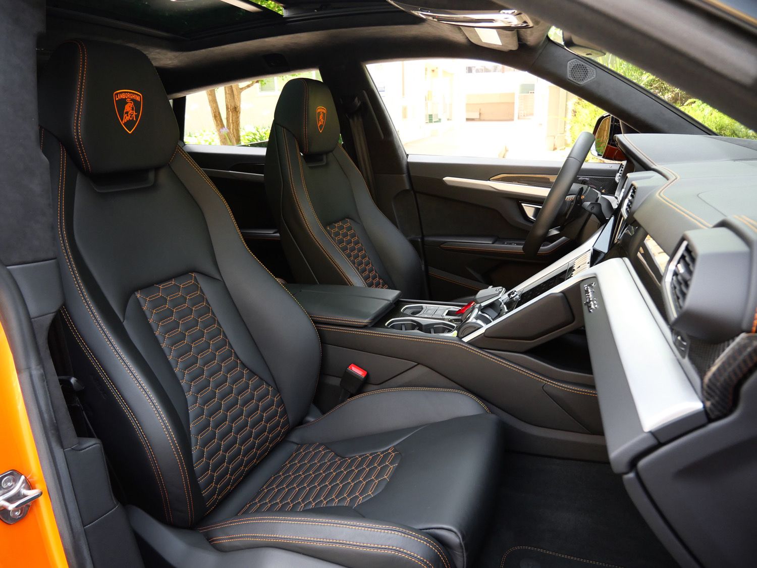 2021 Lamborghini Urus photo 3
