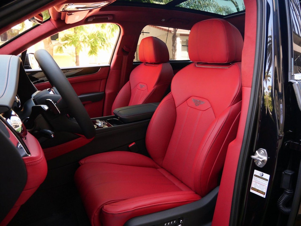 New 2025 Bentley Bentayga V8 SUV