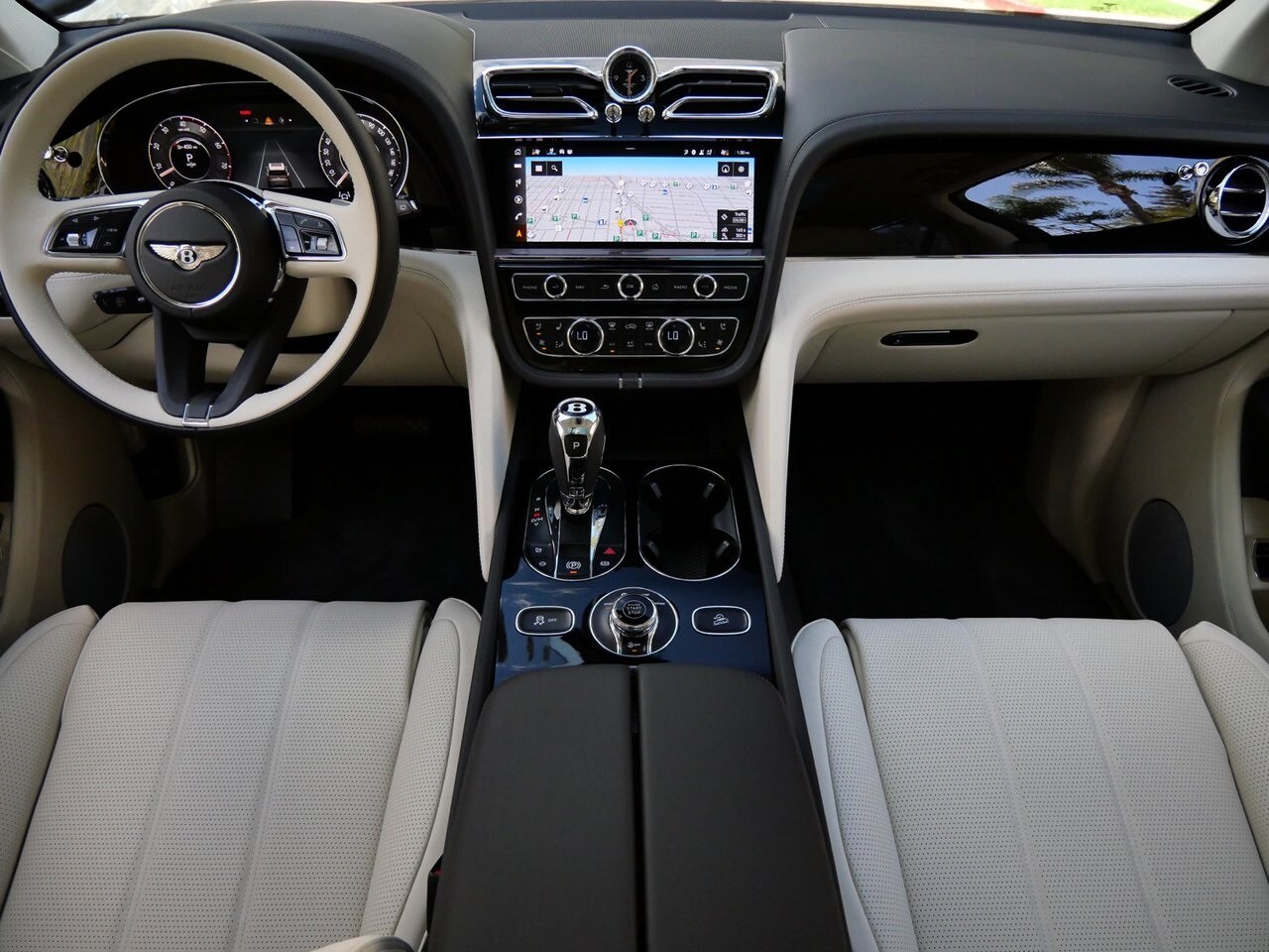 2024 Bentley Bentayga EWB photo 4