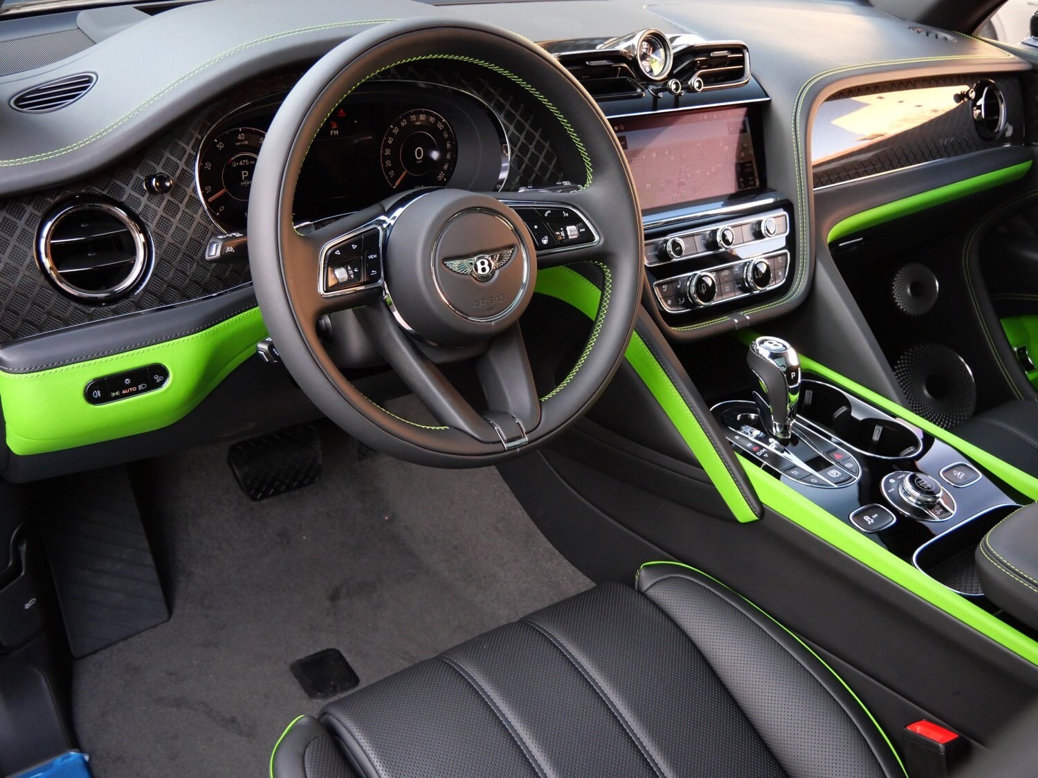 2025 Bentley Bentayga S photo 2