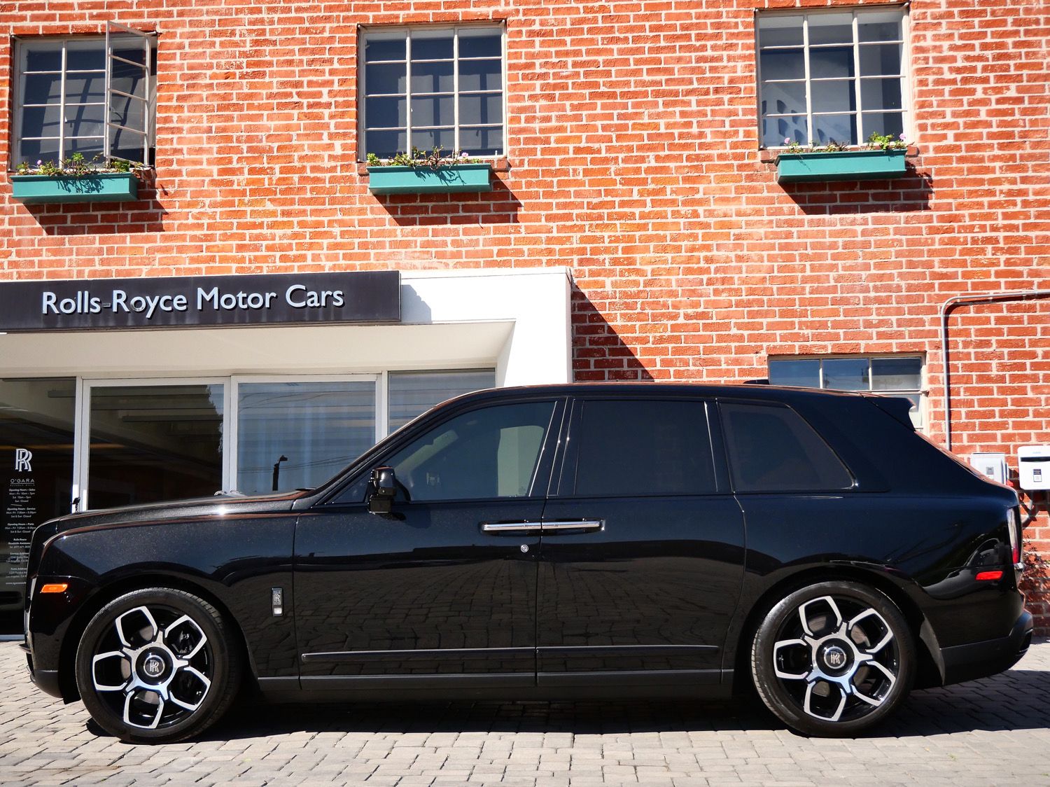 2024 Rolls-Royce Black Badge Cullinan . photo 2