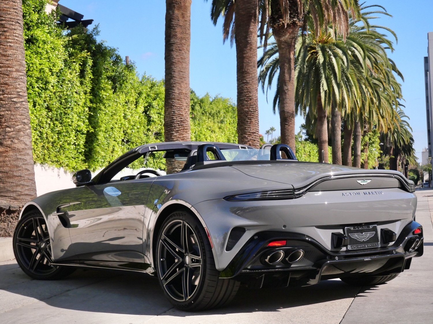 2026 Aston Martin Vantage Roadster photo 2