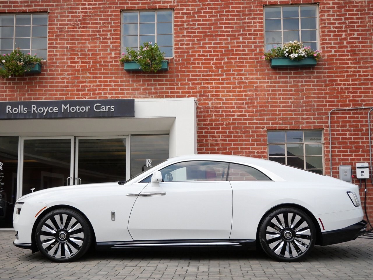 2025 Rolls Royce Spectre photo 3