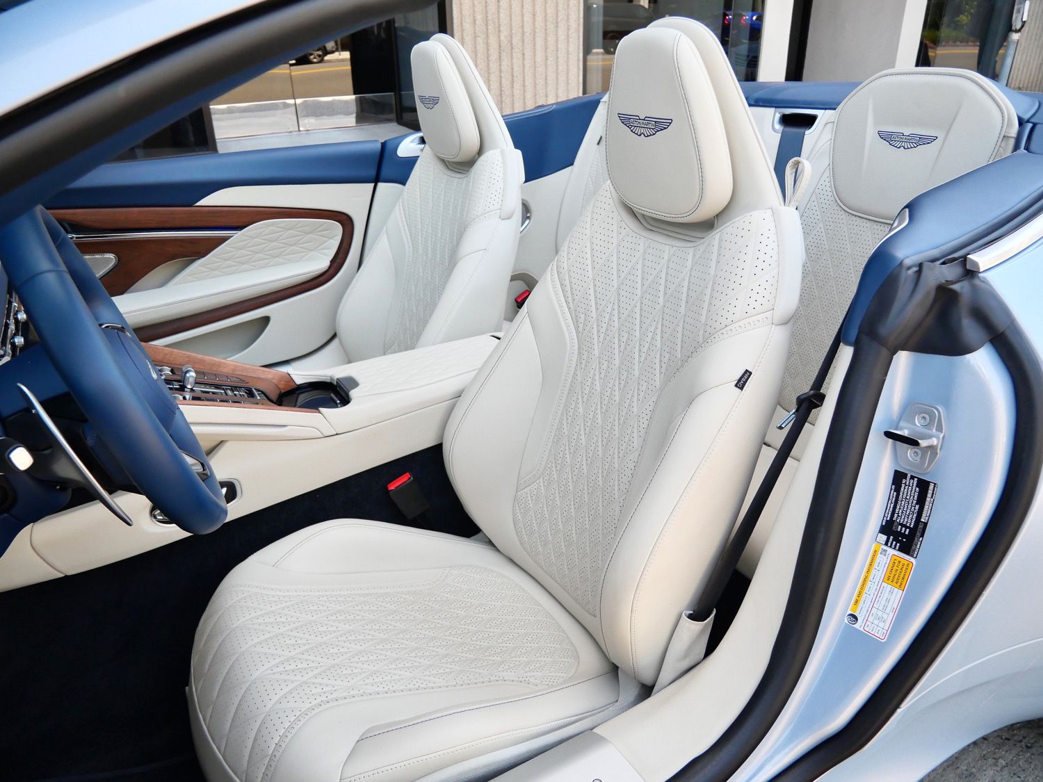 2025 Aston Martin DB12 Base - Photo 22