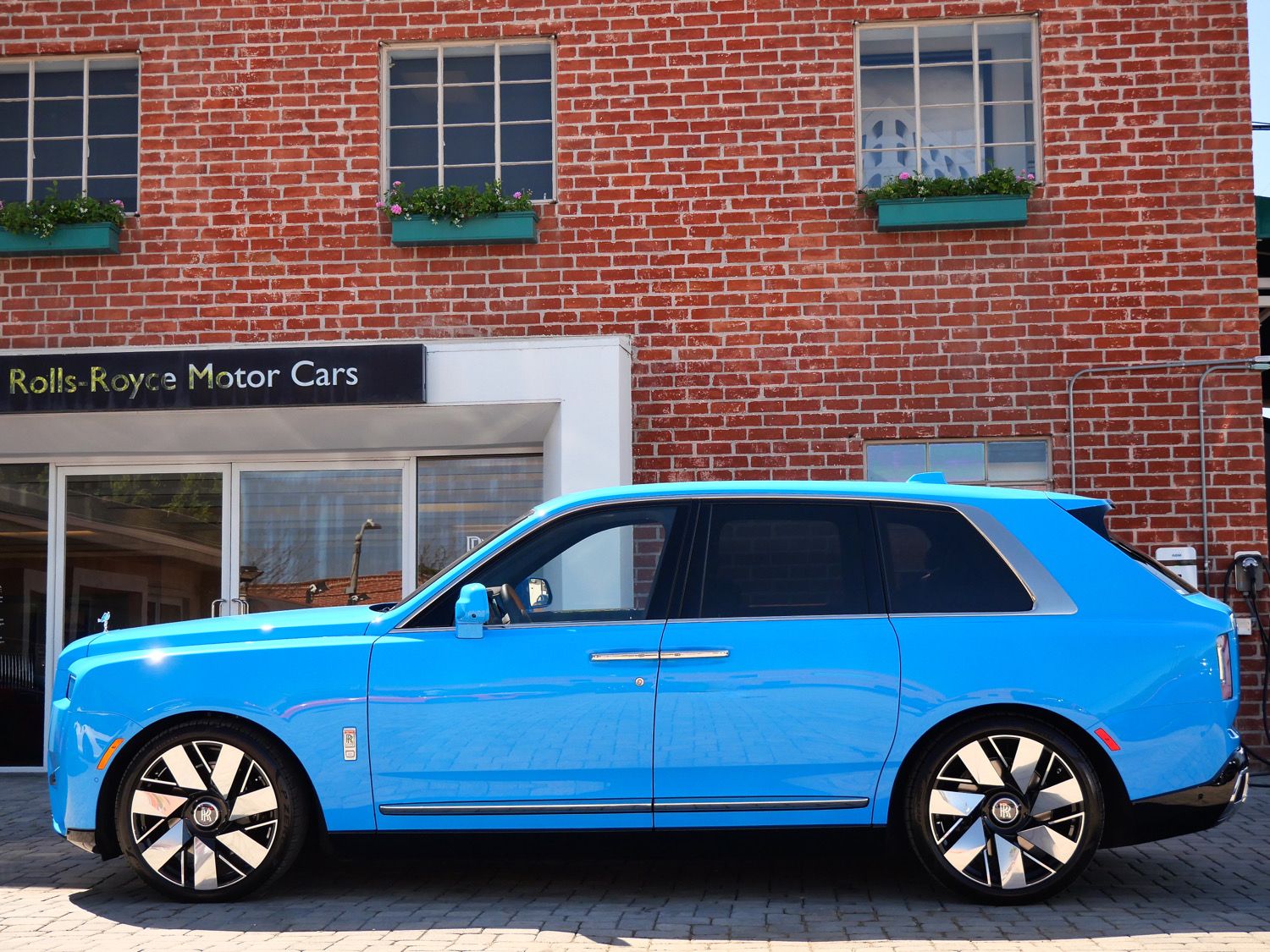 2026 Rolls-Royce Cullinan photo 2