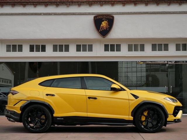 2023 Lamborghini Urus Performante photo 2