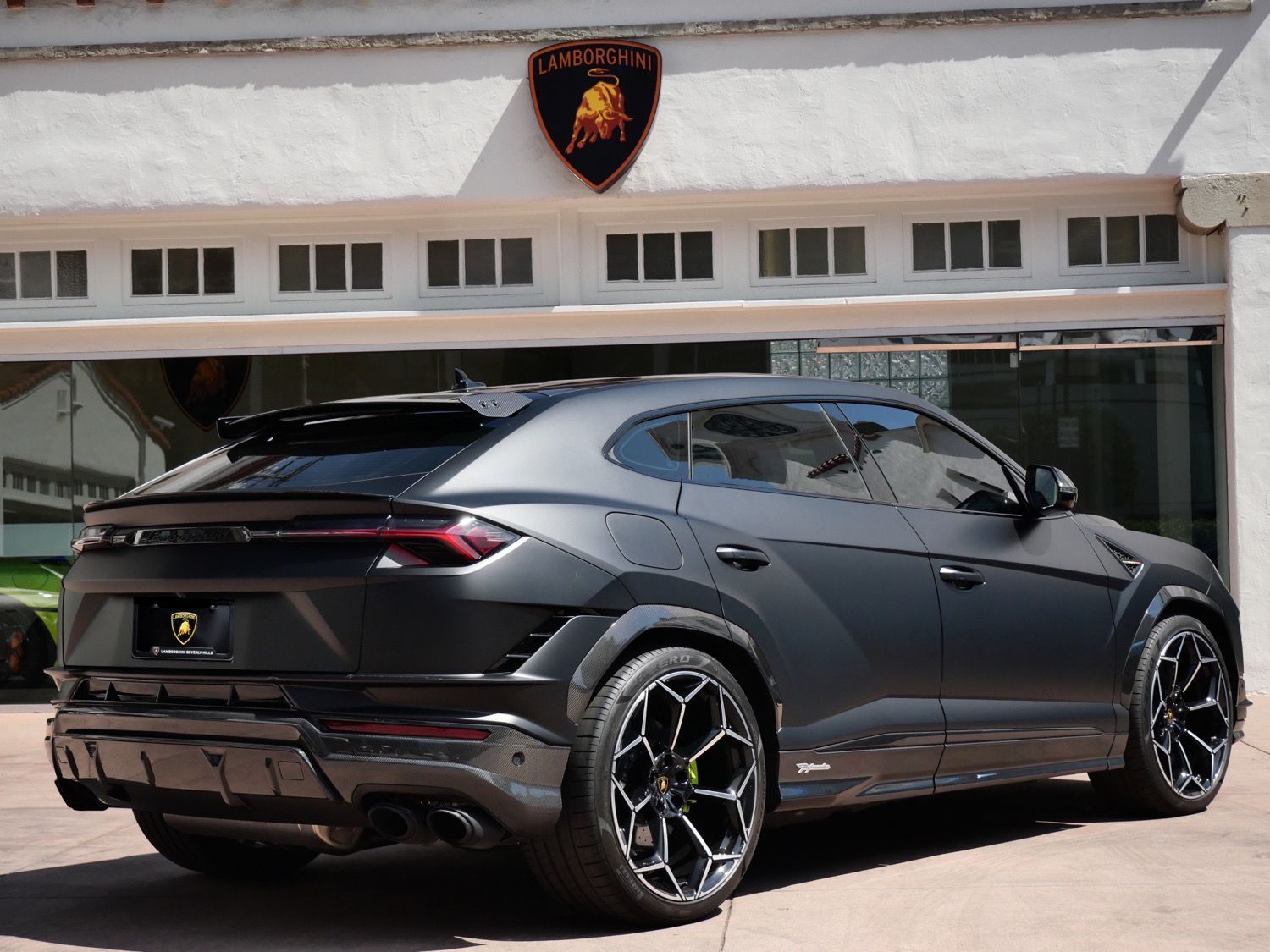 2024 Lamborghini Urus Performante photo 2