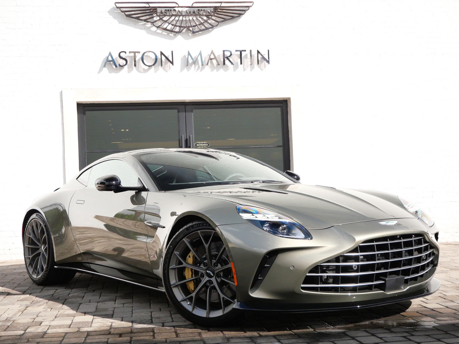  Aston Martin Vantage