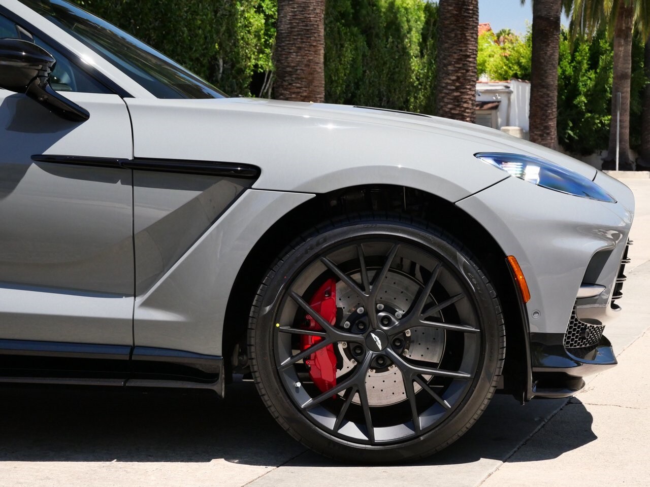 2025 Aston Martin DBX AM8 DBX707 photo 4