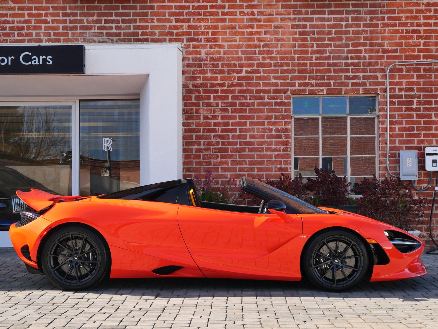 2024 McLaren 750S Performance photo 2