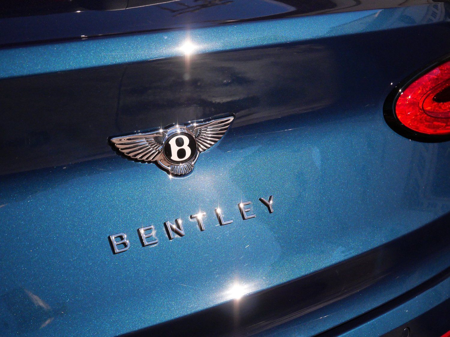 2025 Bentley Bentayga EWB photo 3