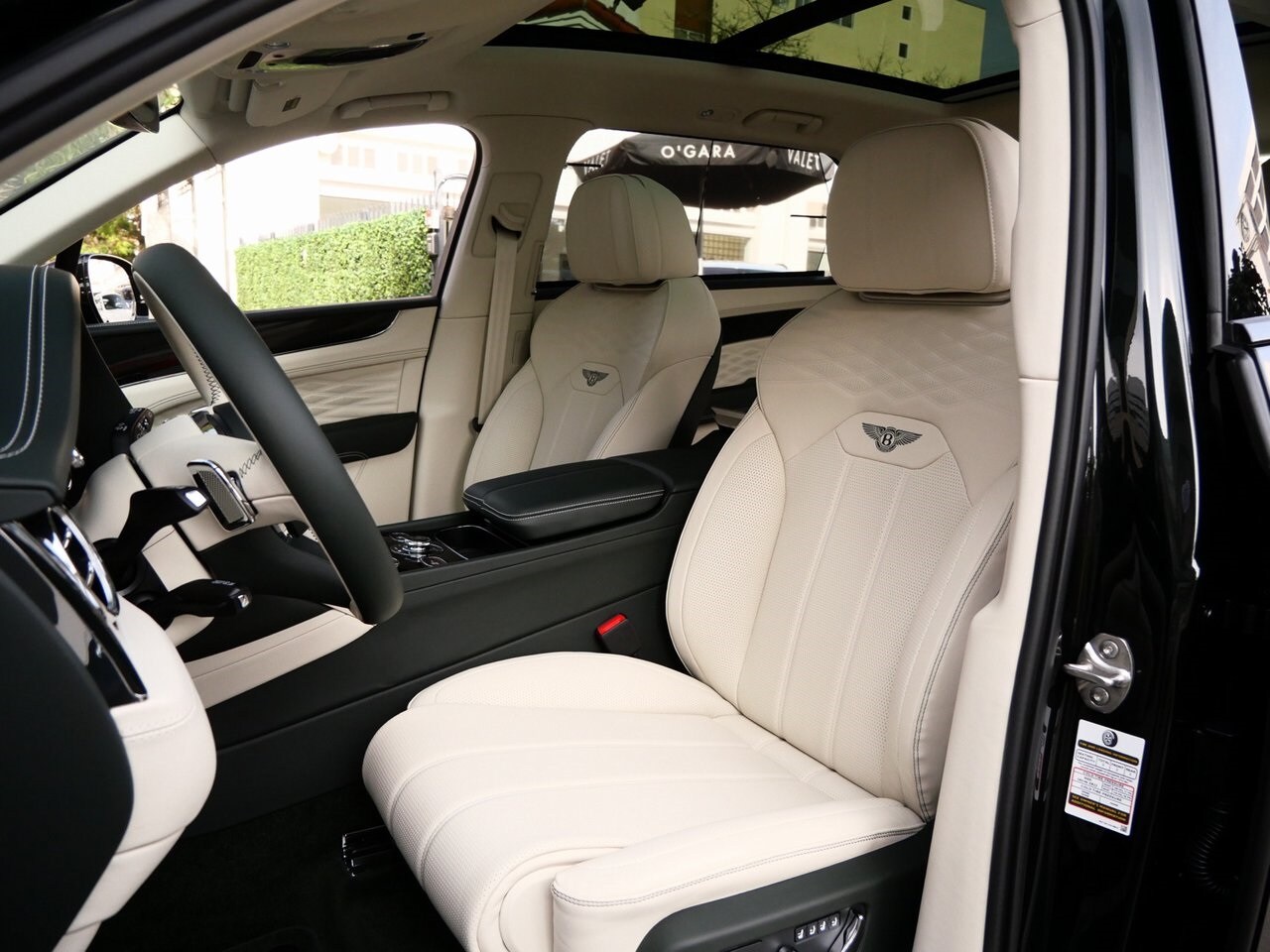 2024 Bentley Bentayga EWB photo 2