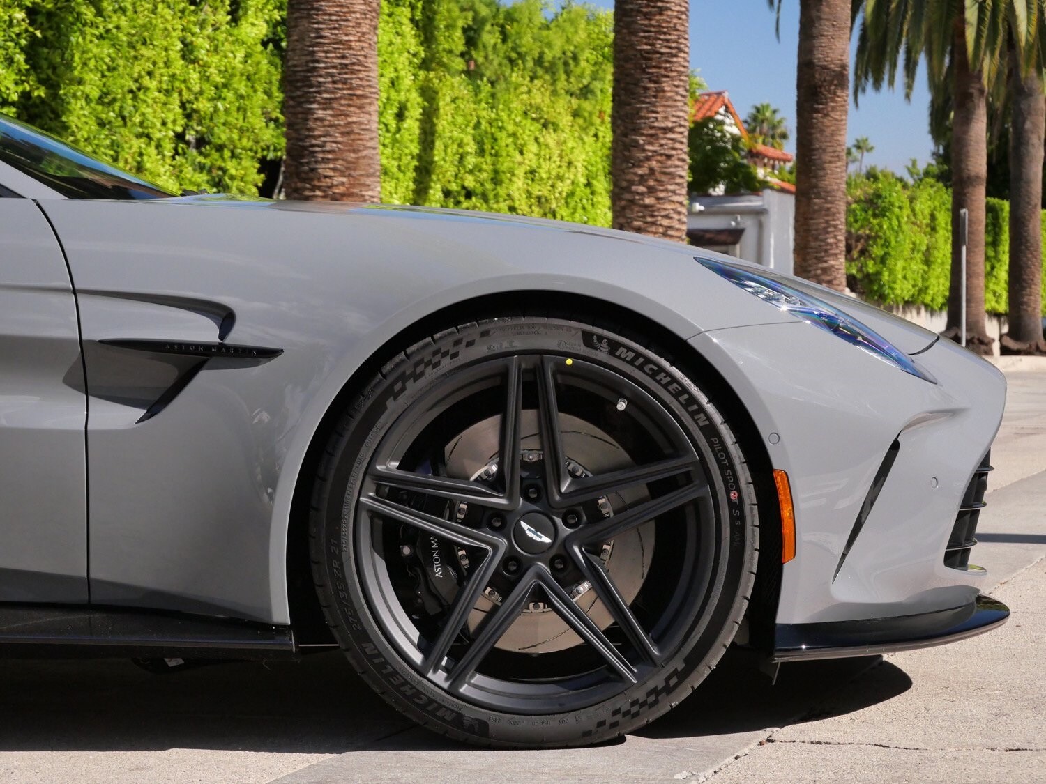 2026 Aston Martin Vantage Roadster photo 4