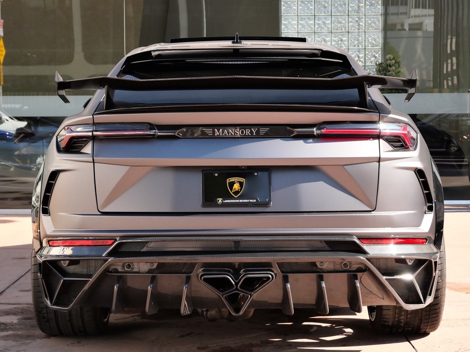 2020 Lamborghini Urus photo 2