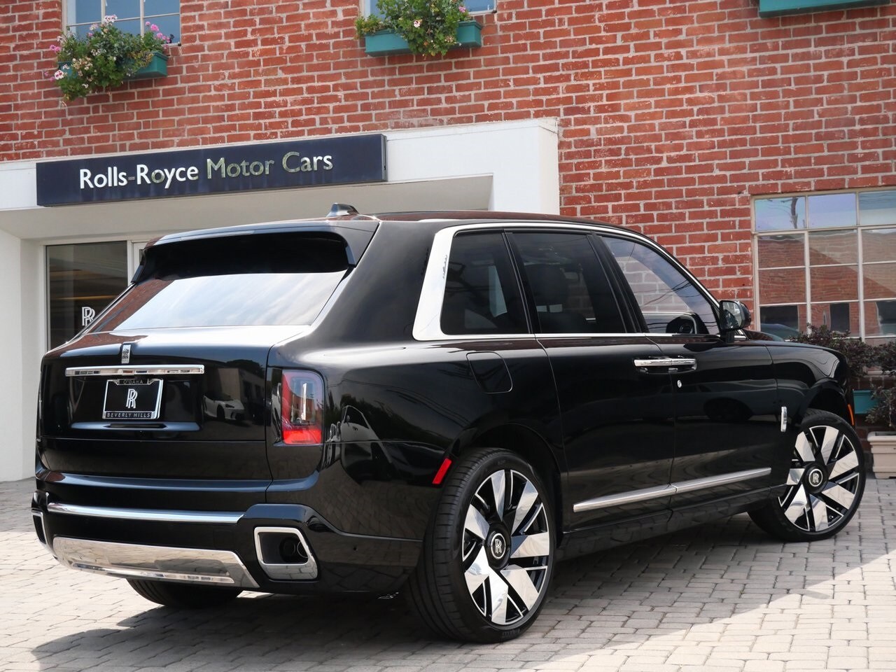 2025 Rolls Royce Cullinan RR photo 2