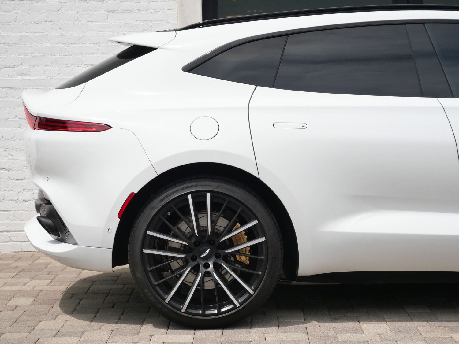 2023 Aston Martin DBX Base - Photo 23