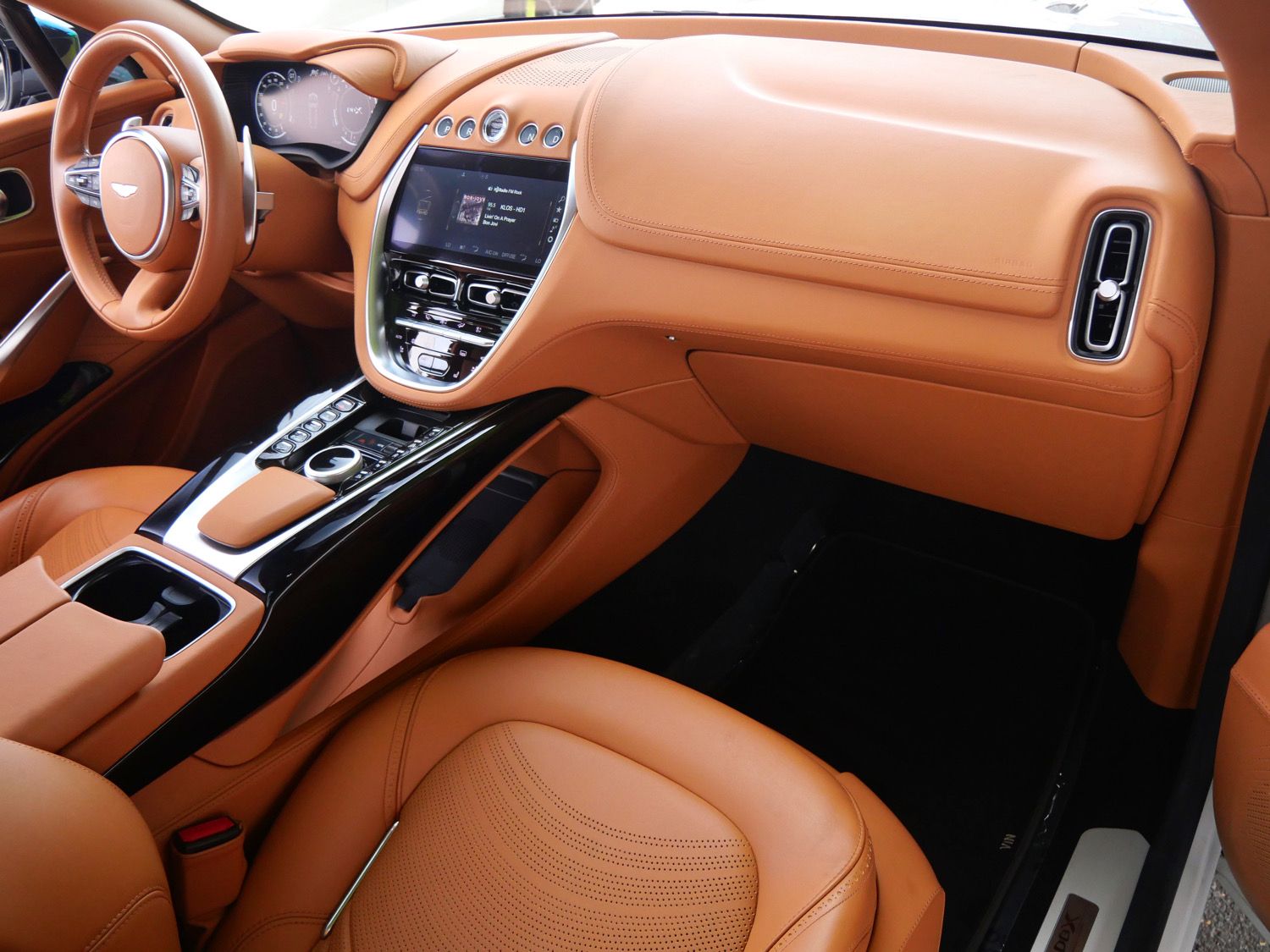 2023 Aston Martin DBX Base - Photo 12