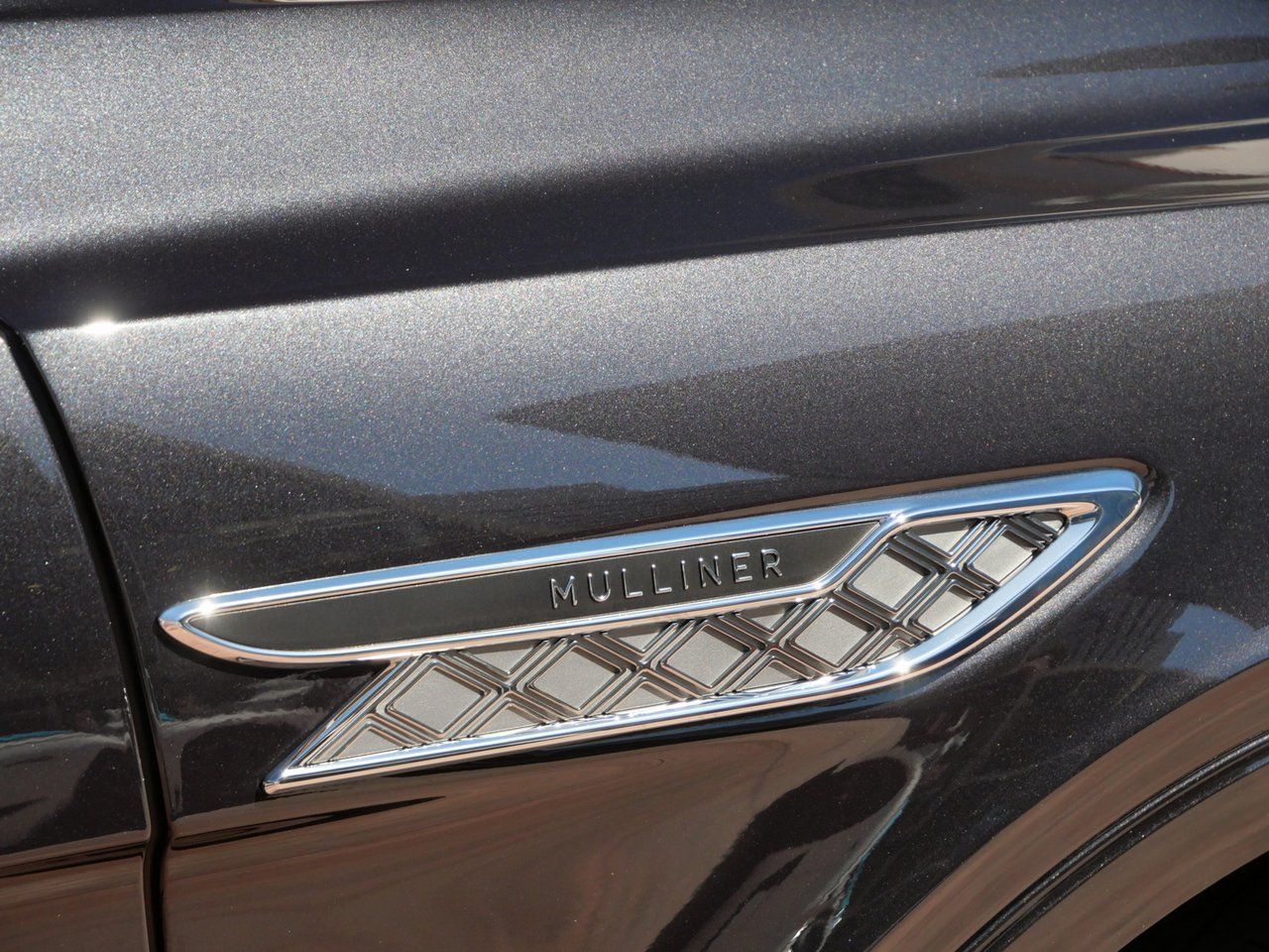 2025 Bentley Bentayga EWB Mulliner photo 6