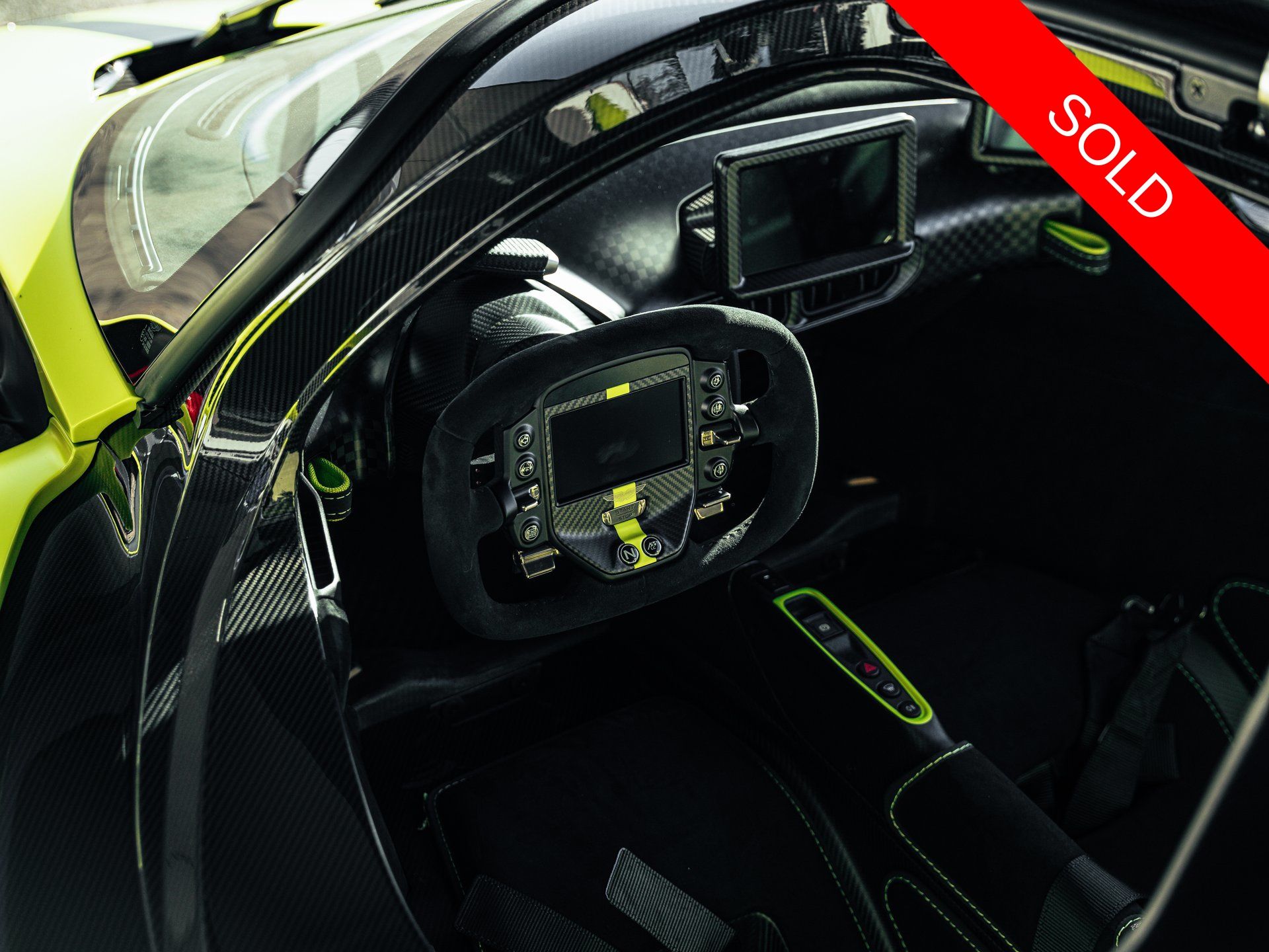 2024 Aston Martin Valkyrie photo 2