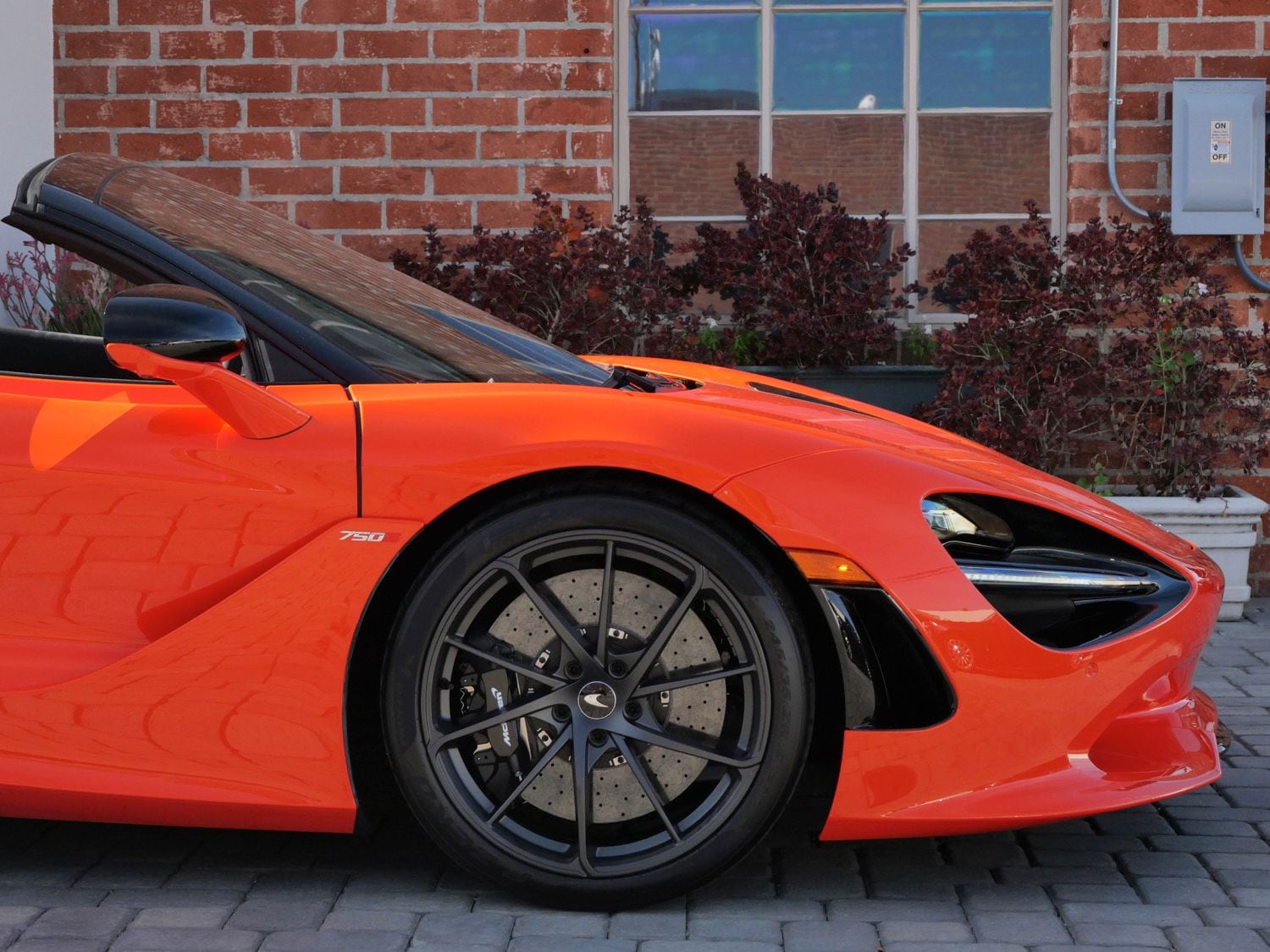 2024 McLaren 750S Performance photo 6