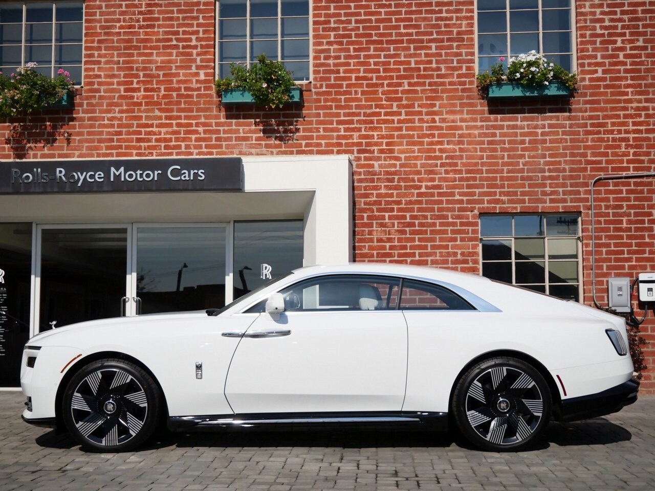 2025 Rolls Royce Spectre photo 3