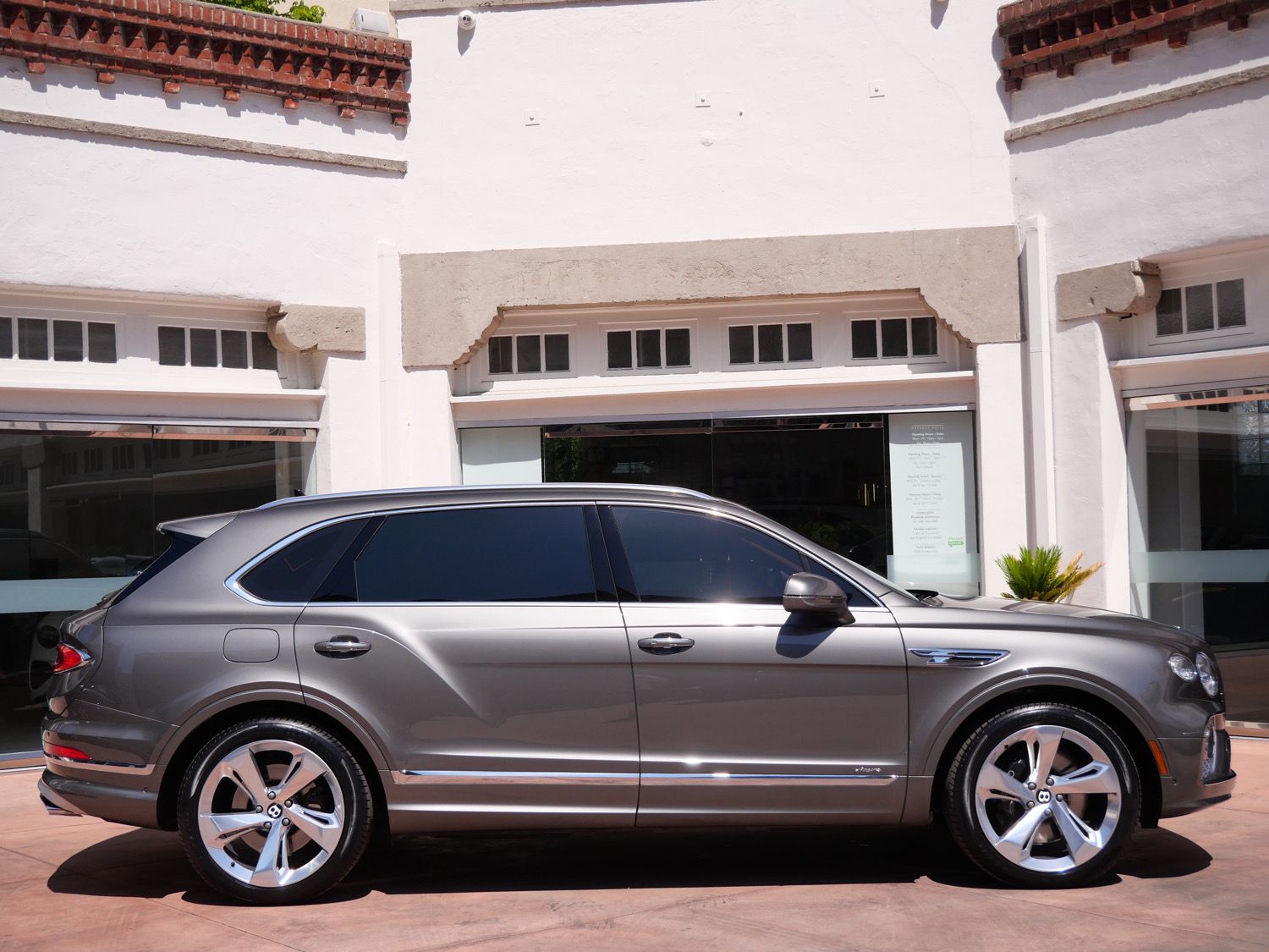 2023 Bentley Bentayga EWB Azure photo 4