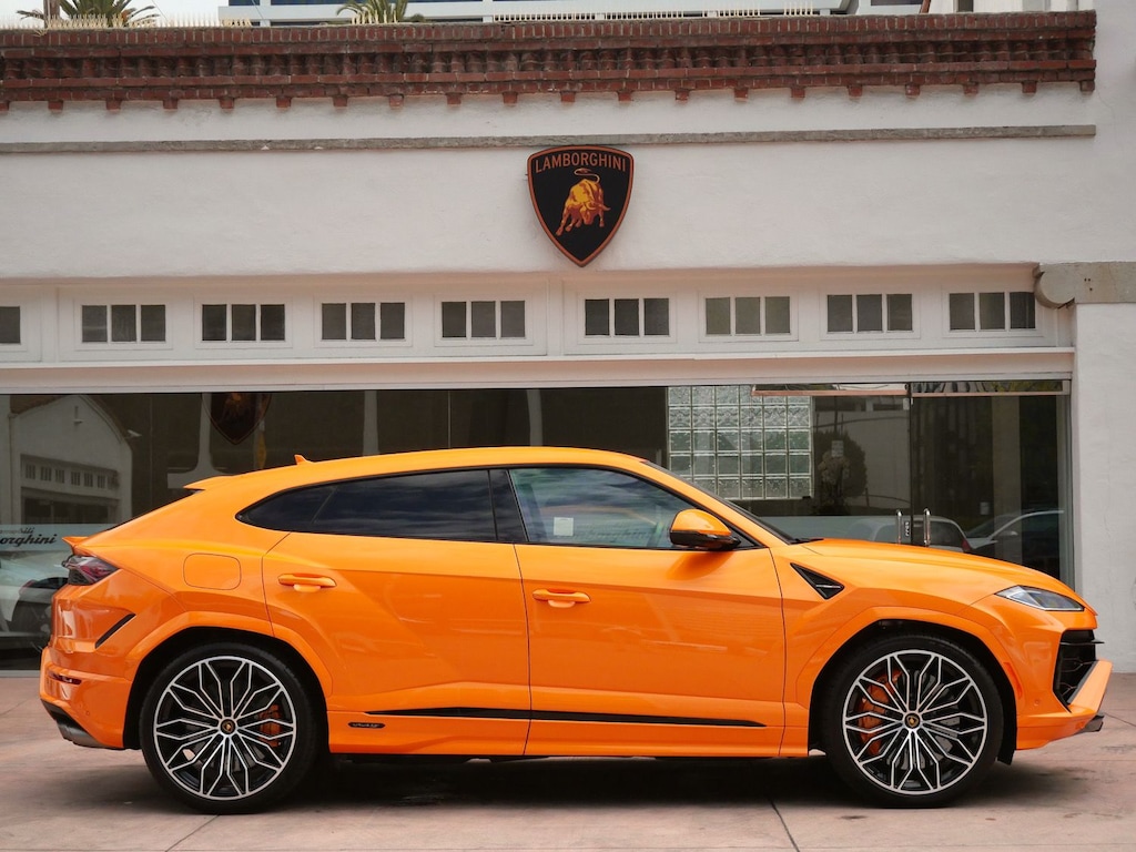 Used 2025 Lamborghini Urus SE SUV