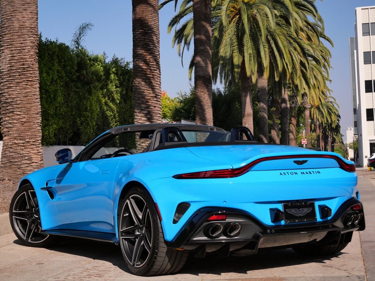 2026 Aston Martin Vantage Roadster photo 2