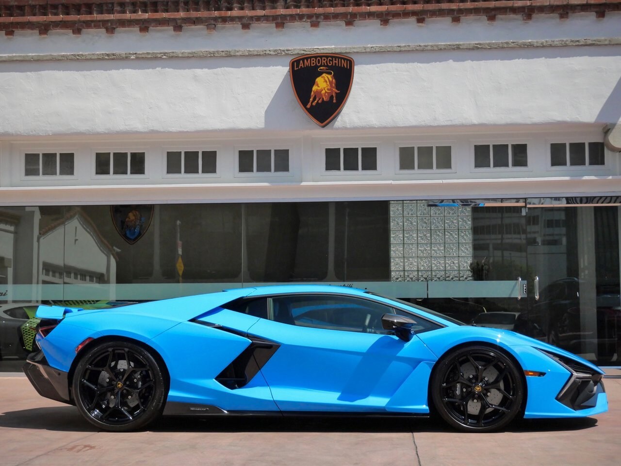 2024 Lamborghini Revuelto photo 2