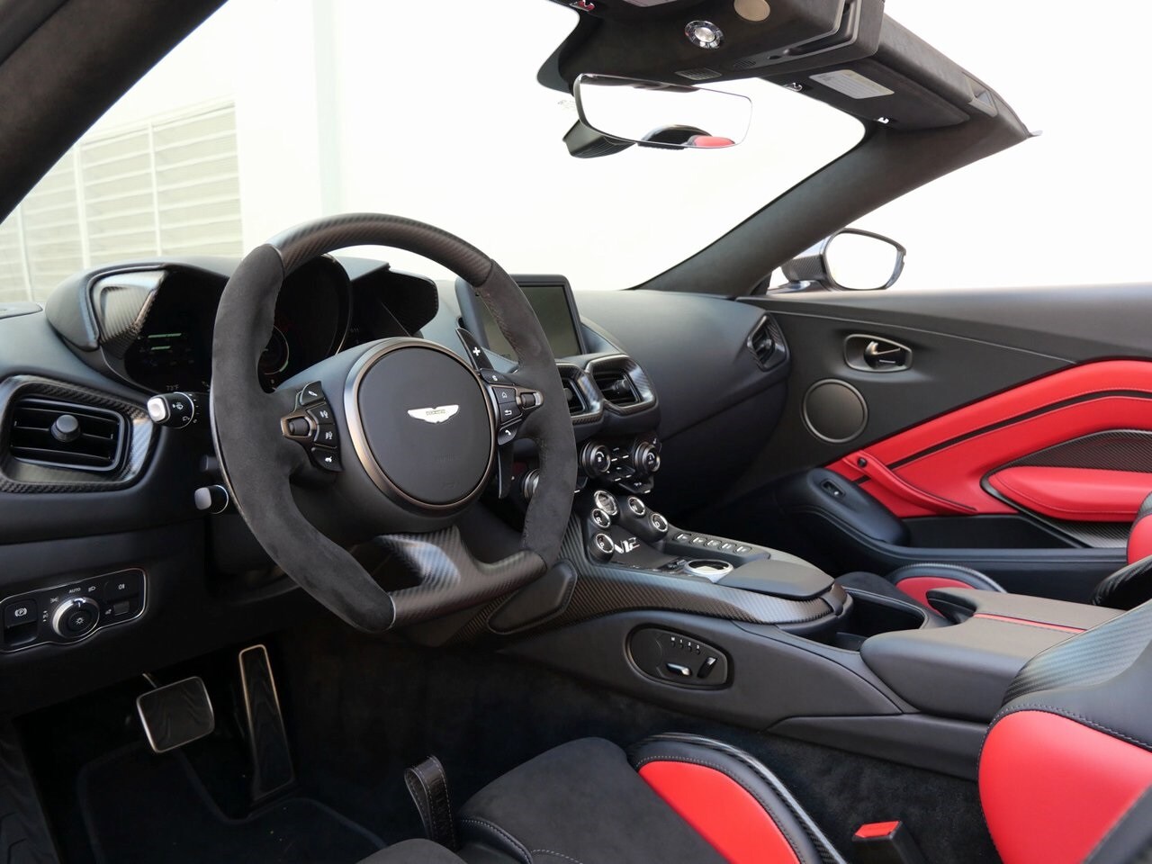 2023 Aston Martin V12 Vantage Roadster photo 3