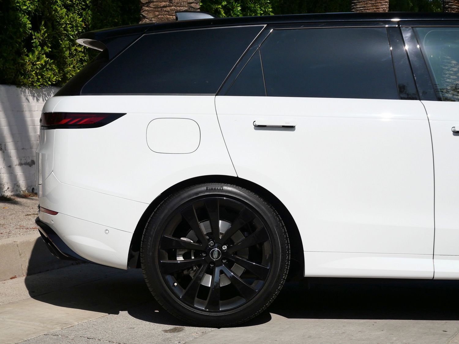 2025 Land Rover Range Rover Sport Dynamic SE photo 3