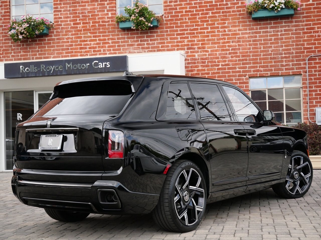 2025 Rolls Royce Cullinan Black Badge photo 2
